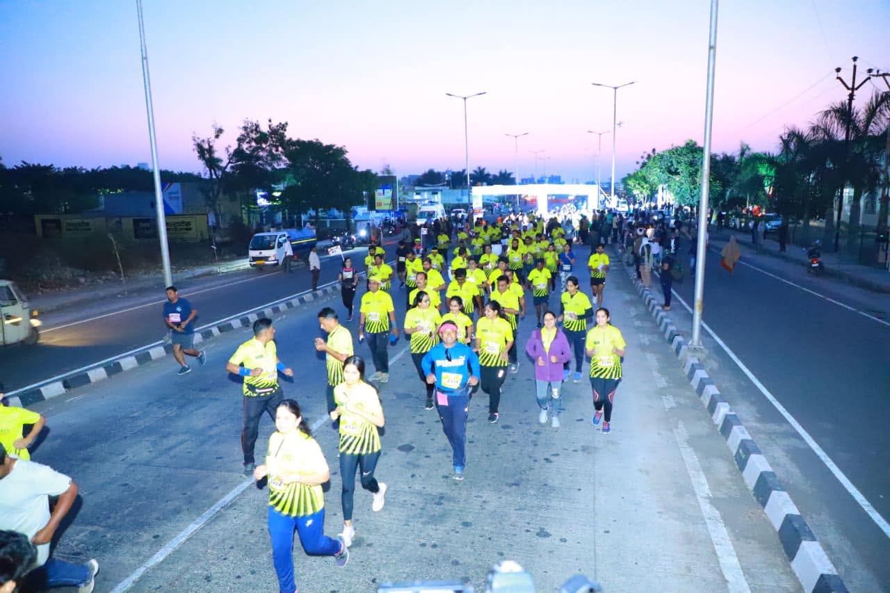 Pre-race warm-up session and athlete coordination on field
