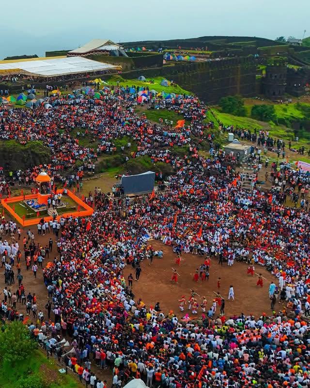 Massive crowd gathered at Chhatrapati Shivaji Maharaj Coronation